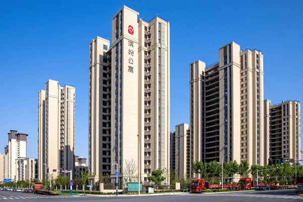 聚势赋能，，，，，，筑巢引凤，，，，，，数智共生，，，，，，俊才安居 解码集团滨纷公寓品牌发展新路径
